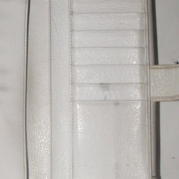 Gucci White Bi-fold Rectangular Gold G Clasp - Picture 10 of 12